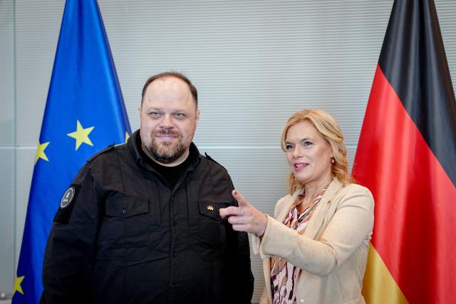 13 October 2025, Berlin: President of the Bundestag Julia Kloeckner (R) receives the President of the Ukrainian Parliament Ruslan Stefanchuk in the Reichstag building. Photo: Kay Nietfeld/dpa