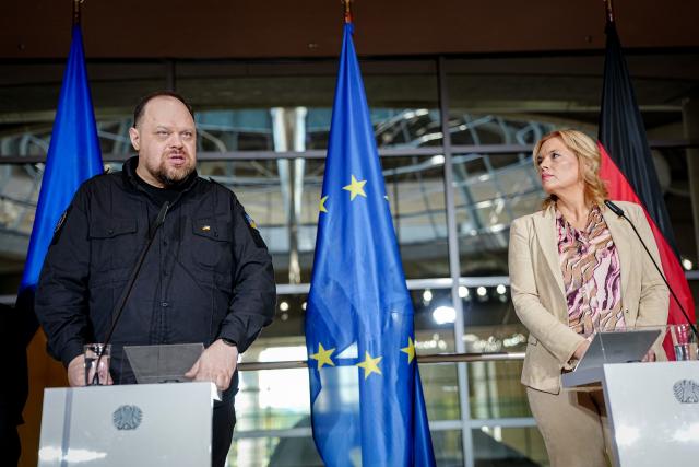 13 October 2025, Berlin: President of the Bundestag Julia Kloeckner (R) and President of the Ukrainian Parliament Ruslan Stefanchuk speak during a press conference after their meeting in the Reichstag building. Photo: Kay Nietfeld/dpa