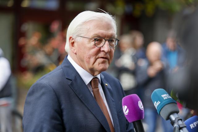 14 October 2025, Rhineland-Palatinate, Andernach: German President Frank-Walter Steinmeier speaks to the press during his visit to Andernach. Photo: Thomas Banneyer/dpa