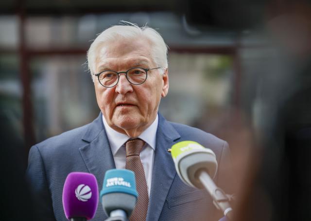 14 October 2025, Rhineland-Palatinate, Andernach: German President Frank-Walter Steinmeier speaks to the press during his visit to Andernach. Photo: Thomas Banneyer/dpa
