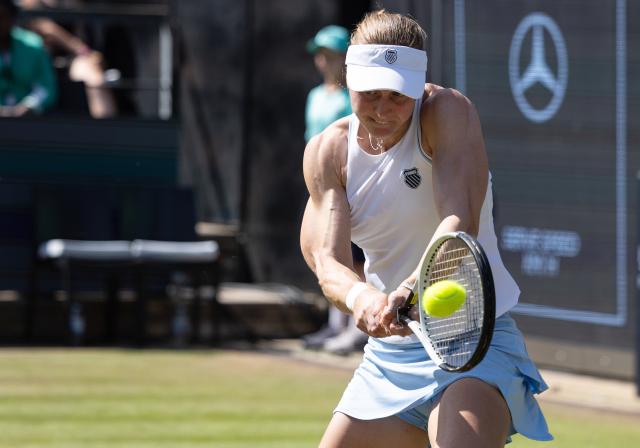 FILED - 21 June 2025, Berlin: Russian tennis player Liudmila Samsonova plays a backhand return against China's Wang Xinyu during their semi-final tennis match of the Berlin Open tennis tournament at Steffi Graf Stadium. Photo: Hannes P Albert/dpa