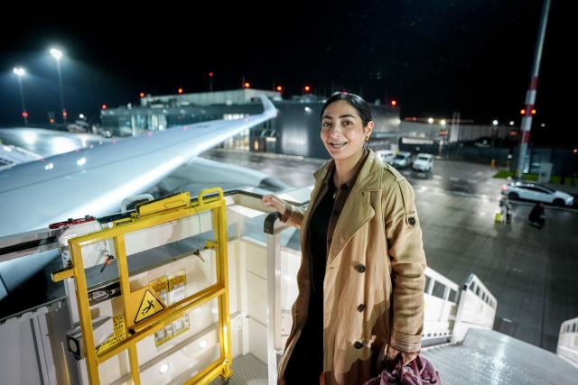 14 October 2025, Brandenburg, Schoenefeld: Reem Alabali Radovan, Germany's Minister for Economic Cooperation and Development, boards the Air Force Airbus A350 for the flight to Washington for the annual meeting of the International Monetary Fund and the World Bank. Photo: Kay Nietfeld/dpa