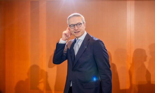 15 October 2025, Berlin: Karsten Wildberger, German Minister for Digitalization and State Modernization, arrives at the start of the Federal Cabinet meeting at the Federal Chancellery. Photo: Michael Kappeler/dpa