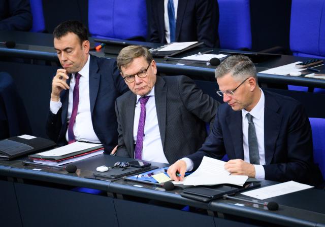 15 October 2025, Berlin: (L-R) Nils Schmid, Parliamentary State Secretary at the German Ministry of Defense, Johann Wadephul, German Foreign Minister, and Christoph de Vries, Parliamentary State Secretary at the German Ministry of the Interior attend the 33rd plenary session of the 21st legislative period at the German Bundestag. Photo: Bernd von Jutrczenka/dpa