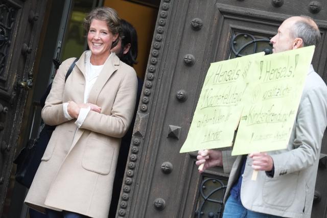 15 October 2025, Hamburg: German restaurateur and entrepreneur Christina Block (L) leaves the criminal justice building after the end of the trial for alleged child abduction at Hamburg District Court. In a cloak-and-dagger operation on New Year's Eve 2023/24, two children belonging to the gastronomy entrepreneur Block were taken from Denmark to Germany. Photo: Marcus Brandt/dpa
