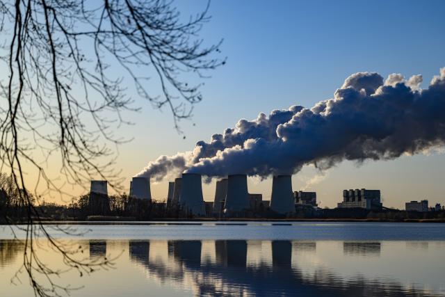 FILED - 17 March 2025, Brandenburg, Peitz: Steam rises from the cooling towers of the Jänschwalde lignite-fired power plant operated by Lausitz Energie Bergbau AG (LEAG). The concentration of carbon dioxide (CO2) in the atmosphere rose more sharply last year than in any other since records began in 1957, the World Meteorological Organization reported on Wednesday. Photo: Patrick Pleul/dpa