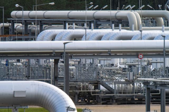 FILED - 28 September 2022, Mecklenburg-Western Pomerania, Lubmin: Pipe systems and shut-off devices in the gas receiving station of the former Nord Stream 2 Baltic Sea pipeline and the transfer station of the Eugal gas pipeline (European Gas Pipeline Link, in the foreground). Italy's highest court has halted the extradition to Germany of the alleged Ukrainian mastermind behind the Nord Stream pipeline attacks, the suspect's lawyer told dpa on Wednesday. Photo: Stefan Sauer/dpa