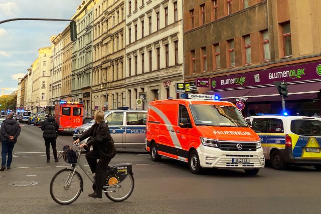 15 October 2025, Berlin: Police and fire department vehicles stand on a street in Berlin-Kreuzberg during a large-scale operation. Two people have been injured following an exchange of gunfire between several people in Berlin-Kreuzberg. Photo: Anja Mia Neumann/dpa