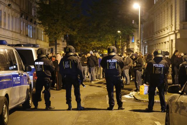 15 October 2025, Saxony, Leipzig: Police officers stand in front of an empty house in the east of Leipzig. Left-wing activists have occupied the building for the third time in just few days. Photo: Sebastian Willnow/dpa