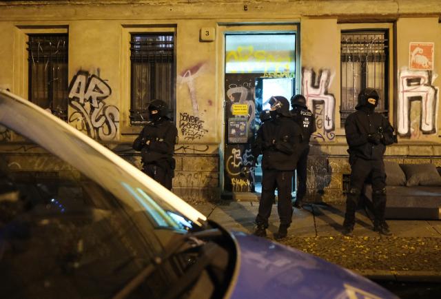 15 October 2025, Saxony, Leipzig: Police officers stand in front of an empty house in the east of Leipzig. Left-wing activists have occupied the building for the third time in just few days. Photo: Sebastian Willnow/dpa