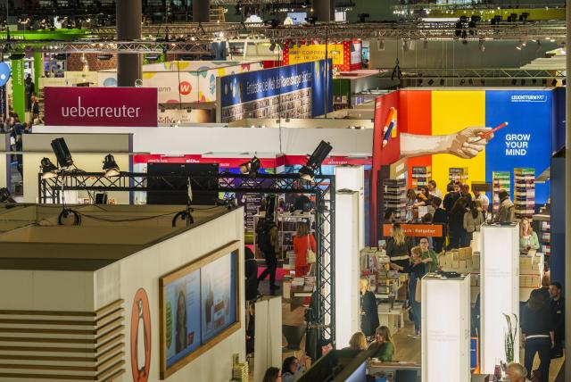 16 October 2025, Hesse, Frankfurt/Main: Book publishers have set up their stands in Hall 3. The Guest of Honour country at the 77th Frankfurter Buchmesse (15-19 October 2025) is the Philippines. October 15 - 18, 2025 is reserved for trade visitors, the remaining days for all interested parties. Photo: Andreas Arnold/dpa