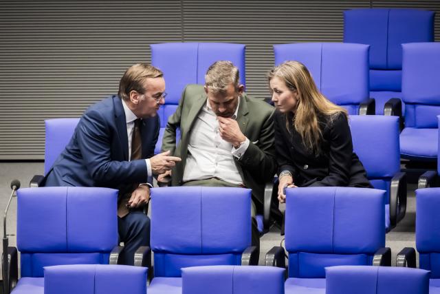16 October 2025, Berlin: (L-R) Boris Pistorius, German Minister of Defense, Falko Drossmann, defence policy spokesperson for the Social Democratic Party (SPD) parliamentary group and Siemtje Moeller, deputy parliamentary group leader of the SPD parliamentary group, attend the plenary of the German Bundestag following the debate on the Military Service Modernization Act. Photo: Christoph Soeder/dpa