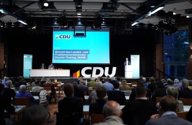 16 October 2025, Hamburg: Dennis Thering (R), party chairman of the 
Christian Democratic Union of Germany (CDU) Hamburg, speaks during the state party conference of the CDU Hamburg in the Buergerhaus Wilhelmsburg. Photo: Marcus Brandt/dpa
