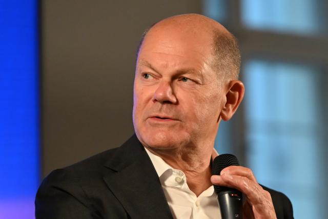 16 October 2025, Brandenburg, Potsdam: Former Federal Chancellor Olaf Scholz speaks at a historical discussion with historian Frank Boesch at the Brandenburg Museum for Future, Present and History. Photo: Lilli Förter/dpa