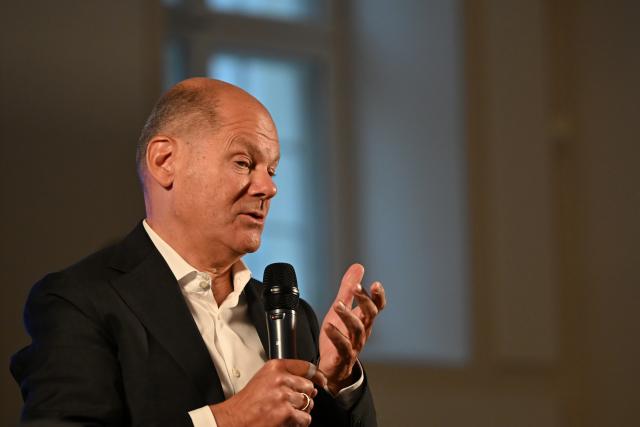 16 October 2025, Brandenburg, Potsdam: Former Federal Chancellor Olaf Scholz speaks at a historical discussion with historian Frank Boesch at the Brandenburg Museum for Future, Present and History. Photo: Lilli Förter/dpa