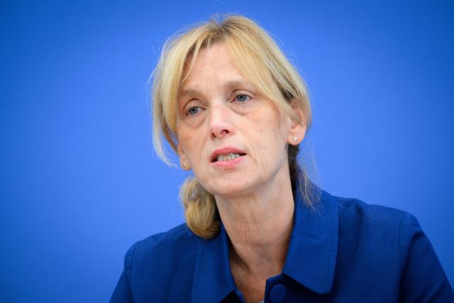 FILED - 04 September 2025, Berlin: German Minister of Education, Family Affairs, Senior Citizens, Women and Youth Karin Prien presents a report at the Federal Press Conference. Photo: Bernd von Jutrczenka/dpa