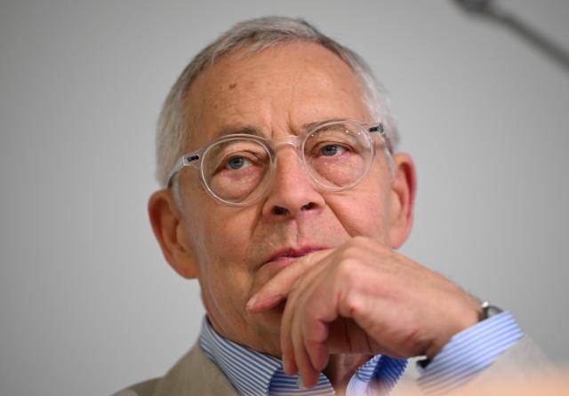 17 October 2025, Hesse, Frankfurt/Main: The historian Karl Schloegel attends a press conference at the Frankfurt Book Fair. At the end of the book fair, he is awarded the Peace Prize of the German Book Trade in St. Paul's Church. Photo: Arne Dedert/dpa