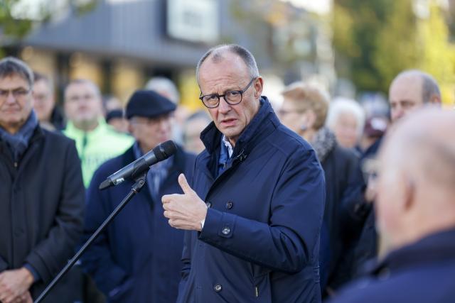 18 October 2025, North Rhine-Westphalia, Meschede: German Chancellor Friedrich Merz gives a speech at the Citizens' Dialogue. Photo: Christoph Reichwein/dpa