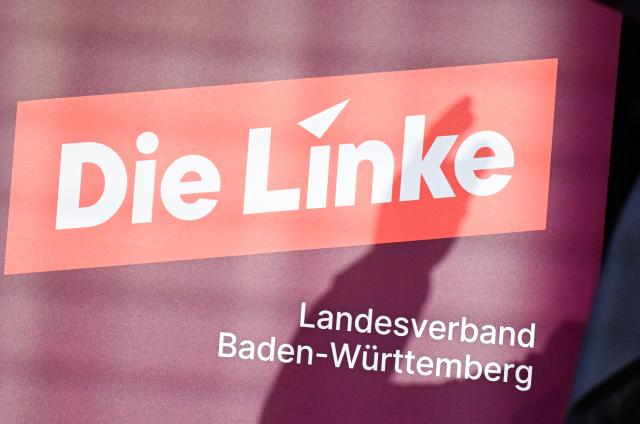 18 October 2025, Baden-Wuerttemberg, Leinfelden-Echterdingen: Jan van Aken, party chairman of Die Linke, speaks at the Baden-Wuerttemberg state party conference and casts a shadow over the party's logo. Photo: Bernd Weißbrod/dpa