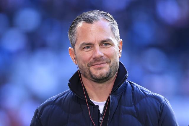 18 October 2025, Saxony, Leipzig: RB Leipzig Sport Managing Director Marcel Schaefer gives an interview prior to the start of the German Bundesliga soccer match between RB Leipzig and Hamburger SV at Red Bull Arena. Photo: Jan Woitas/dpa - WICHTIGER HINWEIS: Gemäß den Vorgaben der DFL Deutsche Fußball Liga bzw. des DFB Deutscher Fußball-Bund ist es untersagt, in dem Stadion und/oder vom Spiel angefertigte Fotoaufnahmen in Form von Sequenzbildern und/oder videoähnlichen Fotostrecken zu verwerten bzw. verwerten zu lassen.