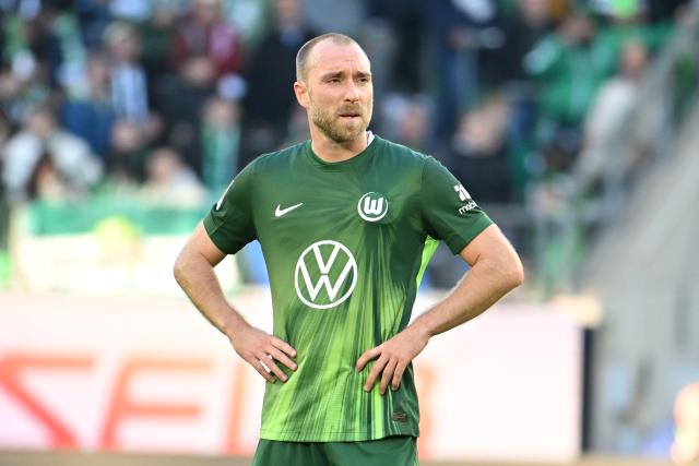 18 October 2025, Lower Saxony, Wolfsburg: Wolfsburg's Christian Eriksen reacts during the German Bundesliga soccer match between VfL Wolfsburg and VfB Stuttgart at Volkswagen Arena. Photo: Swen Pförtner/dpa - WICHTIGER HINWEIS: Gemäß den Vorgaben der DFL Deutsche Fußball Liga bzw. des DFB Deutscher Fußball-Bund ist es untersagt, in dem Stadion und/oder vom Spiel angefertigte Fotoaufnahmen in Form von Sequenzbildern und/oder videoähnlichen Fotostrecken zu verwerten bzw. verwerten zu lassen.
