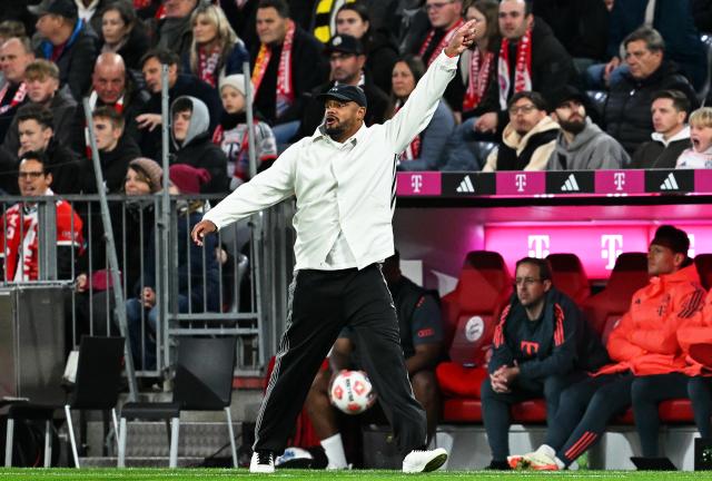 18 October 2025, Bavaria, Munich: Bayern Munich coach Vincent Kompany gestures on the sidelines during the German Bundesliga soccer match between Bayern Munich and Borussia Dortmund at Allianz Arena. Photo: Sven Hoppe/dpa - IMPORTANT NOTICE: DFL and DFB regulations prohibit any use of photographs as image sequences and/or quasi-video.