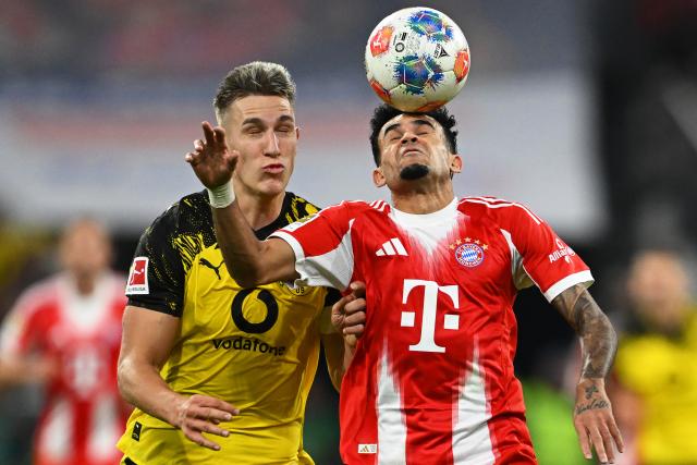 18 October 2025, Bavaria, Munich: Borussia Dortmund's Nico Schlotterbeck (L) and Bayern Munich's Luis Diaz battle for the ball during the German Bundesliga soccer match between Bayern Munich and Borussia Dortmund at Allianz Arena. Photo: Sven Hoppe/dpa - IMPORTANT NOTICE: DFL and DFB regulations prohibit any use of photographs as image sequences and/or quasi-video.