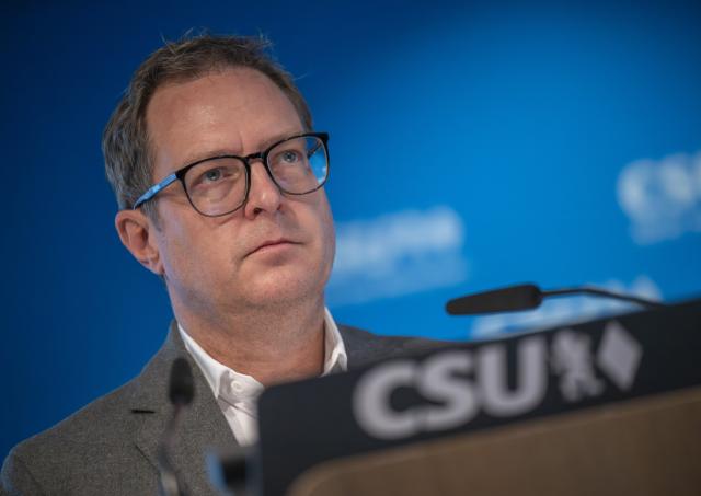 20 October 2025, Bavaria, Munich: Martin Huber (R), General Secretary of the Christian Social Union (CSU), takes part in a press conference at the CSU headquarters following the executive committee meeting. Photo: Peter Kneffel/dpa