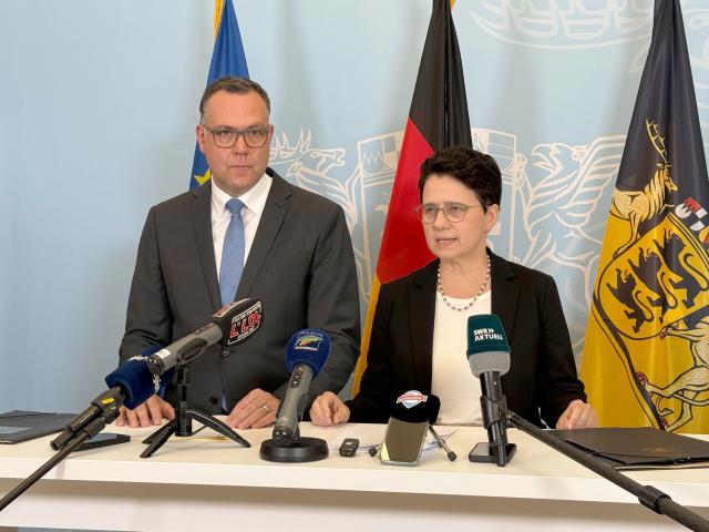 20 October 2025, Baden-Württemberg, Stuttgart: Baden-Wuerttemberg's Minister of Justice Marion Gentges and State Secretary for Migration Siegfried Lorek speak about the departure of a violent extended family. After numerous charges and several criminal trials, nearly all 20 members of a Syrian family from Stuttgart have returned to their home country under state pressure. Photo: Nico Pointner/dpa