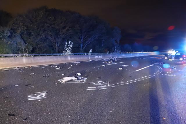 21 October 2025, North Rhine-Westphalia, Stindertal: Debris lies on the road following a fatal accident on the A3 caused by a wrong-way driver. Photo: Sascha Thelen/dpa