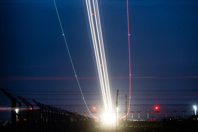 21 October 2025, Brandenburg, Schoenefeld: An airplane takes off at Berlin Brandenburg Airport BER. Photo: Christophe Gateau/dpa