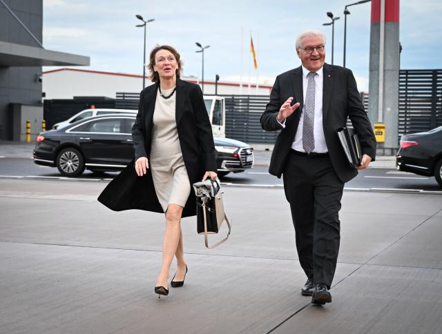 21 October 2025, Brandenburg, Schoenefeld: German President Frank-Walter Steinmeier and his wife Elke Buedenbender depart for Vienna from the military section of Berlin Brandenburg Airport (BER). Photo: Soeren Stache/dpa