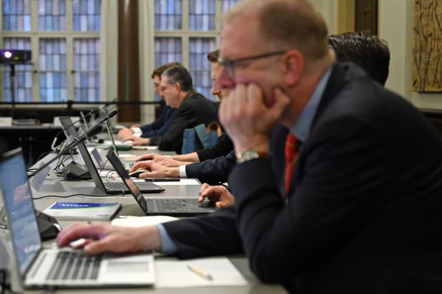 21 October 2025, Berlin: Participants work on their laptops at the start of the autumn tax estimate by the "Tax Estimates Working Group" at the Rotes Rathaus in Berlin. The estimate serves as the basis for budget planning at the federal, state and local levels. Photo: Elisa Schu/dpa