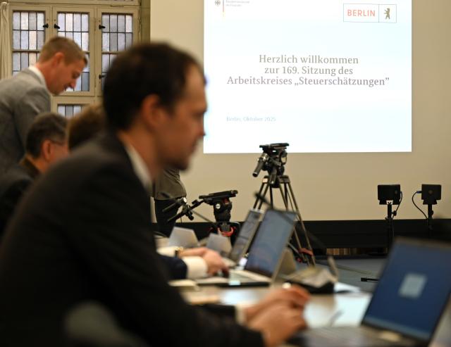 21 October 2025, Berlin: Participants work on their laptops at the start of the autumn tax estimate by the "Tax Estimates Working Group" at the Rotes Rathaus in Berlin. The estimate serves as the basis for budget planning at the federal, state and local levels. Photo: Elisa Schu/dpa