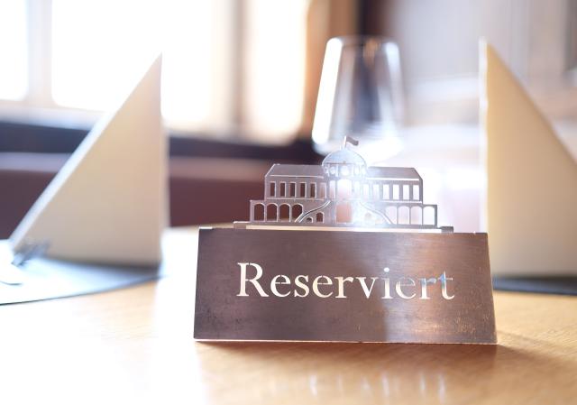 FILED - 27 February 2025, Baden-Wuerttemberg, Stuttgart: A sign reading "Reserved" is seen on a table in a restaurant. Revenues in the German hospitality industry dropped 3.5% in August, the high season for tourism, a report from the Federal Statistical Office revealed on Tuesday. Photo: Bernd Weißbrod/dpa