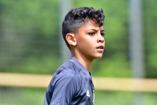 FILED - 11 May 2019, North Rhine-Westphalia, Kempen-Tönisberg (Kreis Viersen/: Cristiano Ronaldo Jr. is on the court at a youth football tournament in the Juventus Turin jersey. Photo: Norbert Prümen/dpa