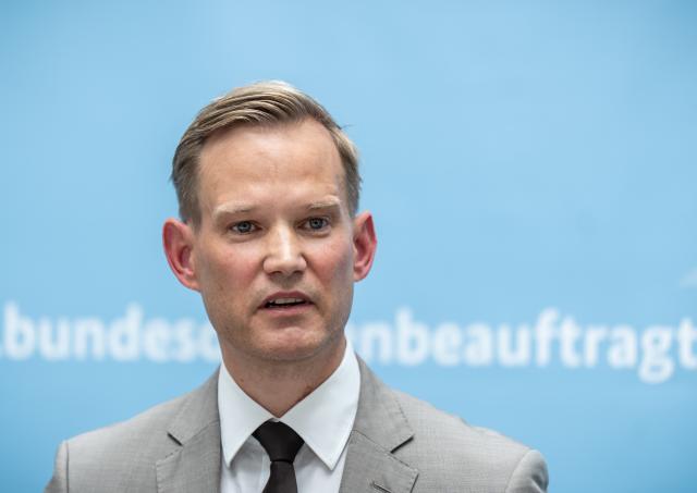 FILED - 04 June 2025, Berlin: Narcotic Drugs Commissioner Hendrick Streeck gives a press statement in his new role as Federal Government Commissioner for Addiction and Drug Issues at the Federal Ministry of Health. Photo: Michael Kappeler/dpa