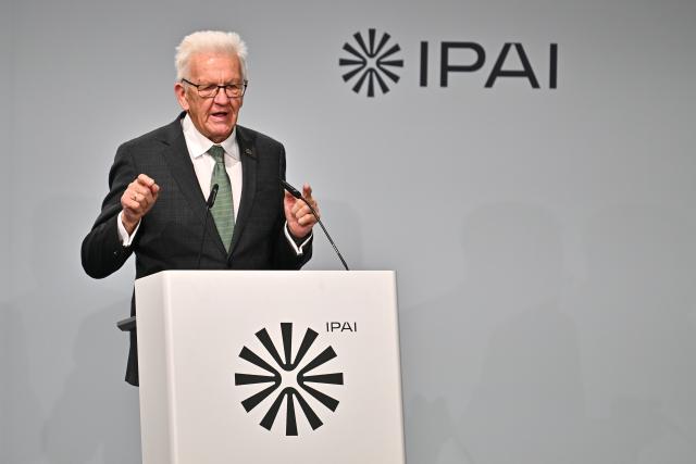 21 October 2025, Baden-Württemberg, Heilbronn: Baden-Wuerttemberg's Minister President Winfried Kretschmann speaks on stage at the ground-breaking ceremony for the IPAI Campus during the German Chancellor Friedrich Merz's inaugural visit to the state. Photo: Jan-Philipp Strobel/dpa