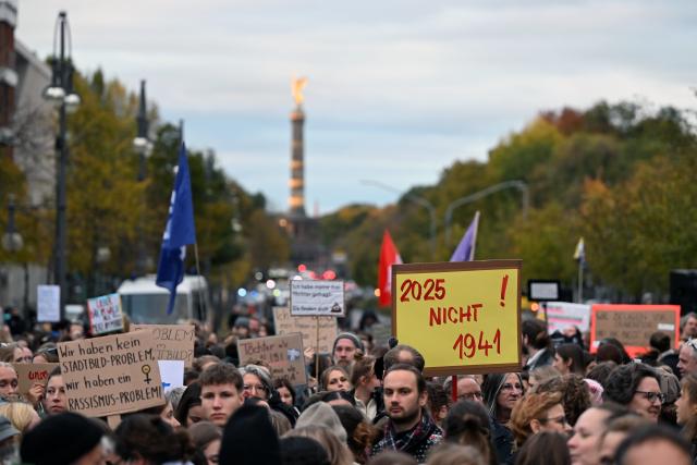 21 October 2025, Berlin: A "We are the daughters" rally organized by the "Together Against the Right" initiative takes place in front of the CDU federal office in response to Chancellor Friedrich Merz's statements linking migration to problems in German cities. Merz told a journalist that he has "nothing to take back" and added that "anyone who sees it in everyday life" knows that he is right. People who had daughters would know exactly what he meant, Merz said. Photo: Lilli Förter/dpa
