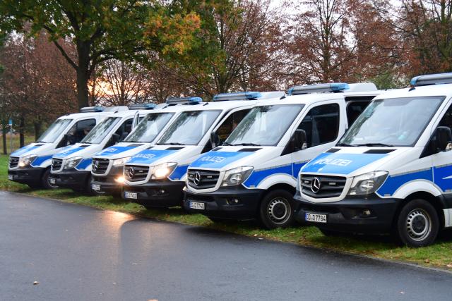 22 October 2025, Saxony, Zittau: Police vehicles are parked on a road as a major police and THW operation is underway in Zittau. Details remain unknown. Photo: Danilo Dittrich/dpa