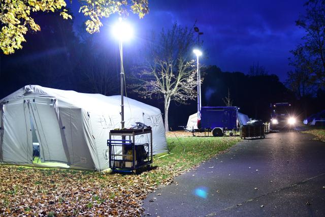 22 October 2025, Saxony, Zittau: A tent of the Federal Agency for Technical Relief (THW) stands on a road as a major police and THW operation is underway in Zittau. Details remain unknown. Photo: Danilo Dittrich/dpa