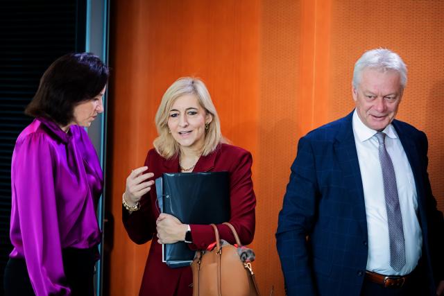 22 October 2025, Berlin: (L-R) Dorothee Baer, Germany's Minister of Research, Technology and Space, Nina Warken, Germany's Minister of Health, and Alois Rainer, Germany's Minister of Food, Agriculture and Home Affairs, arrive at the German Cabinet meeting in the Chancellery. Photo: Christoph Soeder/dpa