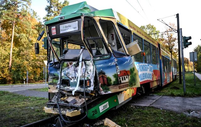 21 October 2025, Brandenburg, Woltersdorf: A damaged tram from line 88 stands on the tracks after a collision involving two trams. Photo: Britta Pedersen/dpa