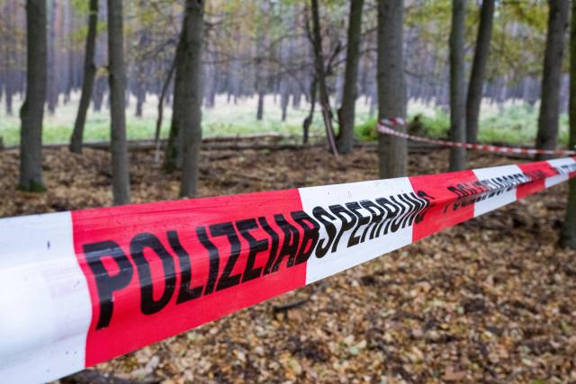 22 October 2025, Brandenburg, Ragow-Merz: A wooded area is cordoned off with police tape. Police searched the area the day before for evidence in the case of Rebecca from Berlin-Neukoelln, who has been missing for more than six years. The search is connected to previous searches of a property where evidence was sought on suspicion of homicide. Photo: Christophe Gateau/dpa
