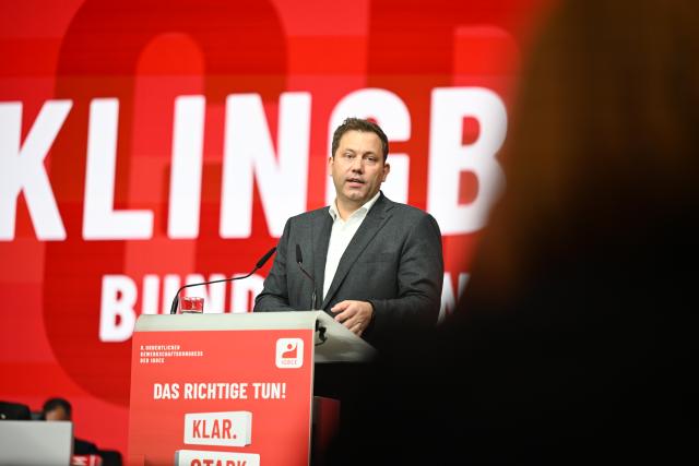 22 October 2025, Lower Saxony, Hanover: German Minister of Finance Lars Klingbeil gives a speech at the congress of the Mining, Chemical and Energy Industrial Union (IGBCE) in the Hanover Congress Center (HCC). Photo: Shireen Broszies/dpa