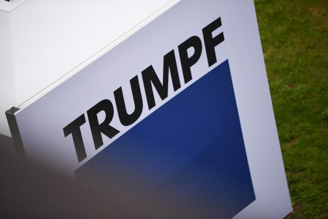 FILED - 01 August 2023, Baden-Württemberg, Ditzingen: The logo Trumpf is seen on a  laser machine stands at the factory site in Ditzingen. Photo: Marius Bulling/dpa