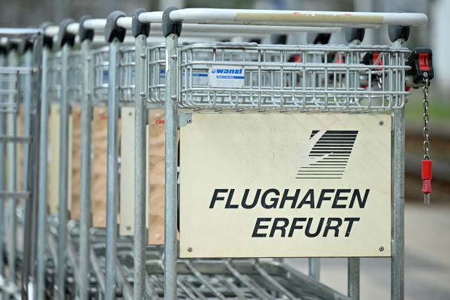 FILED - 09 April 2024, Thuringia, Erfurt: Luggage trolleys are parked in front of the reception hall at Erfurt-Weimar Airport.  Erfurt-Weimar Airport in central Germany was temporarily closed to flight operations early on Wednesday due to a suspicious drone. Photo: Martin Schutt/dpa