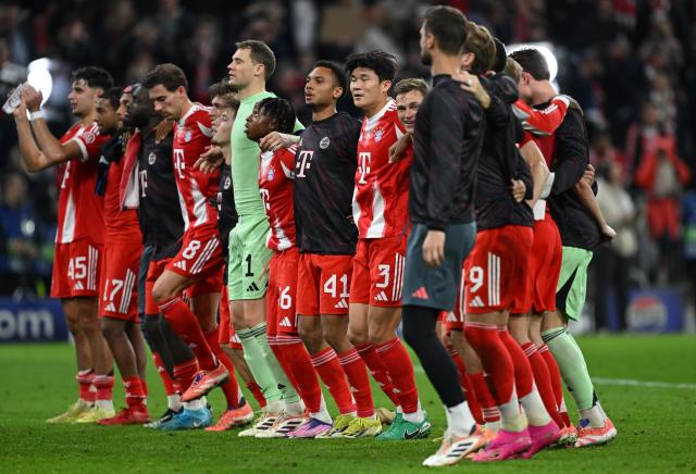 22 October 2025, Bavaria, Munich: The Munich team thanks the fans after the UEFA Champions League soccer match between Bayern Munich and FC Bruges at Allianz Arena. Photo: Sven Hoppe/dpa