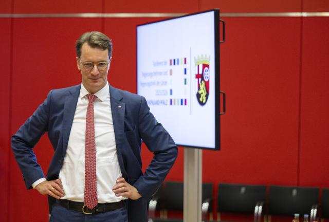23 October 2025, Rhineland-Palatinate, Mainz: Hendrik Wuest, Minister-President of North Rhine-Westphalia, takes part in the German Minister-Presidents' Conference in Mainz. Photo: Boris Roessler/dpa