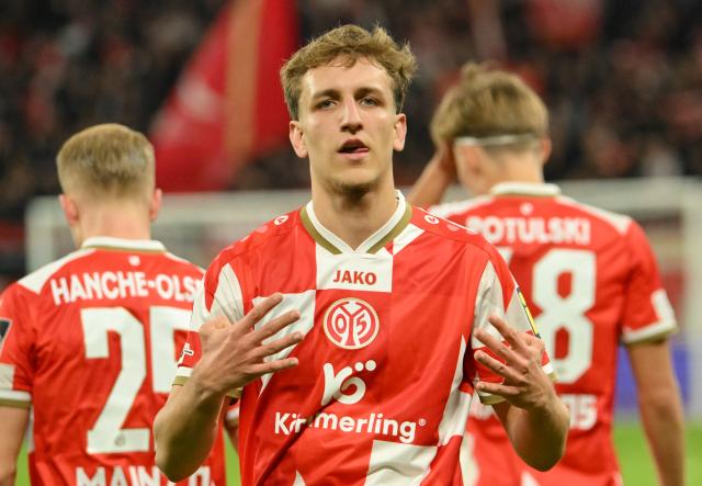 23 October 2025, Rhineland-Palatinate, Mainz: FSV Mainz's Nelson Weiper celebrates after scoring his side's first goal during the UEFA Europa Conference League match between FSV Mainz 05 and Zrinjski Mostar at Mewa Arena. Photo: Torsten Silz/dpa